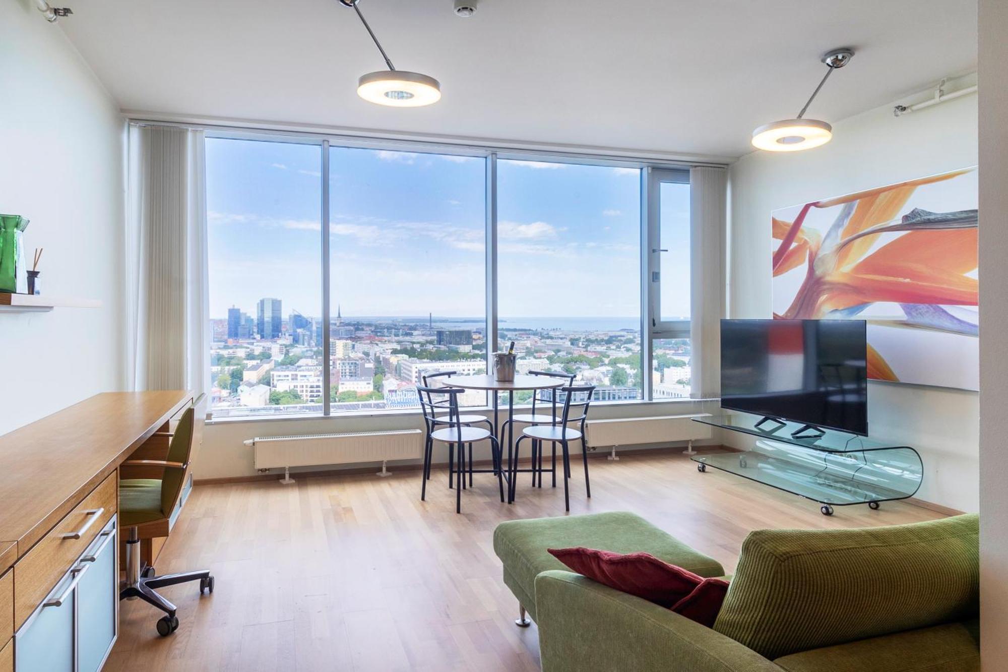 Revalia Fahle Airport Bus-Station Apartments With Best Views Экстерьер фото